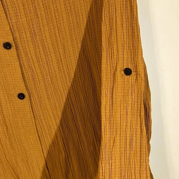 Elegant Gold Button up Long sleeve Blouse size XL loose fitting flared hem - Picture 10 of 16